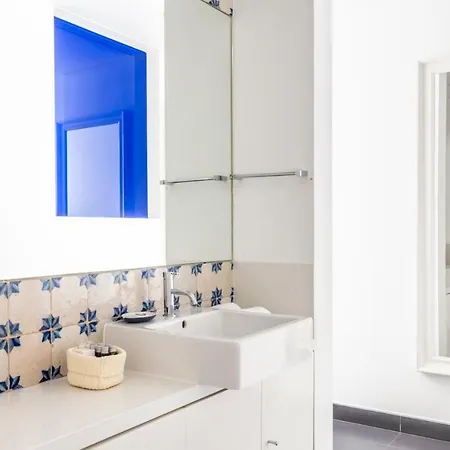 Plum Guide - Marinia Apartament